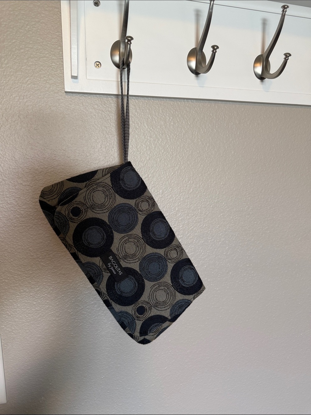 Bagolita Black and Gray Circle-Pattern Wristlet Pouch